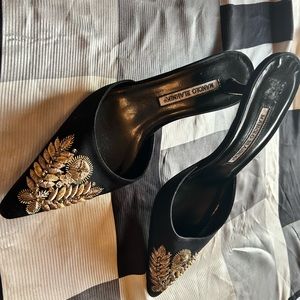 Authentic new Manolo Blahnik mules, Eur size39, Leather sole, fabric upper